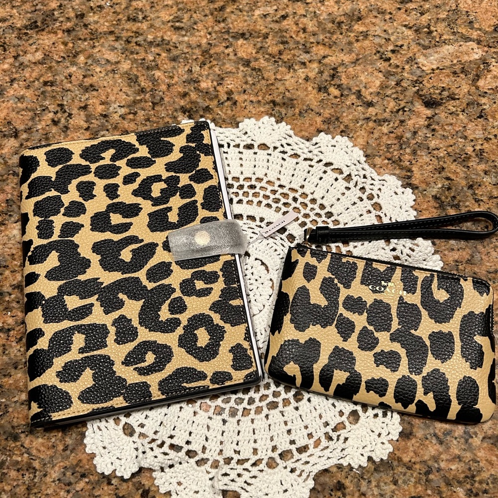 COACH Leopard Print NOTEBOOK and Wristlet Set